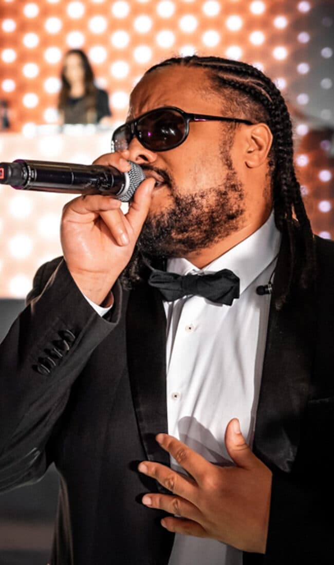 Kiro, Chanteur