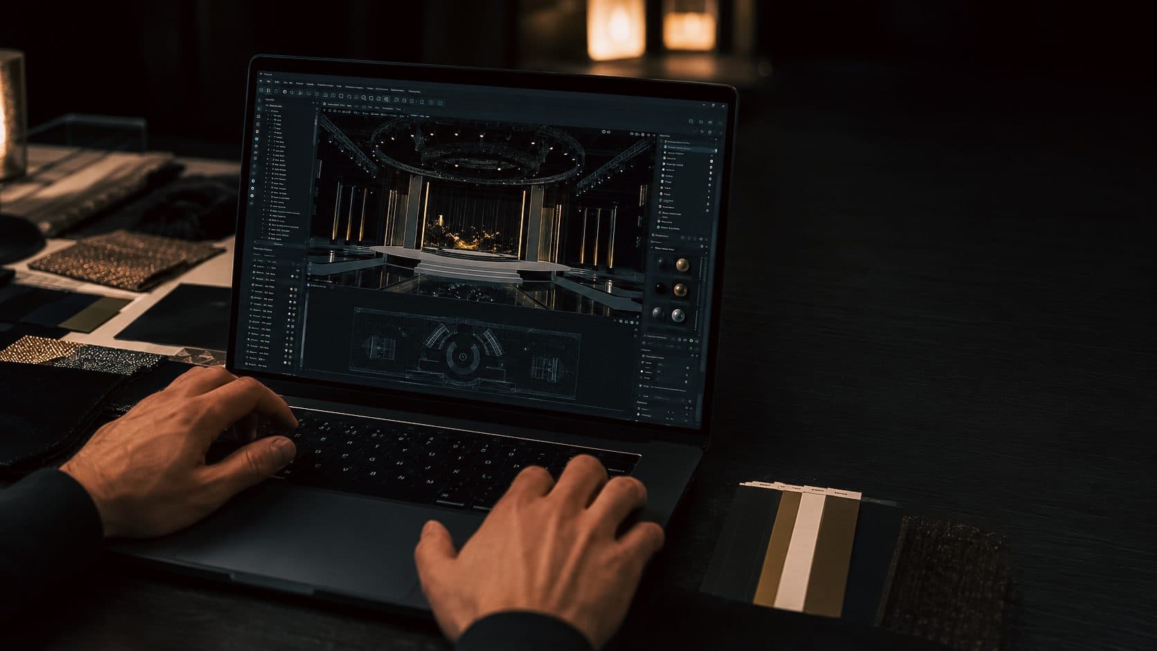 Plan 3D d’une scène affiché sur un ordinateur portable, mains sur le clavier, échantillons de matières posés à côté